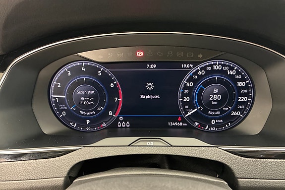 Volkswagen Passat 16 of 21