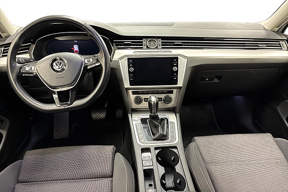 Volkswagen Passat 10 of 21