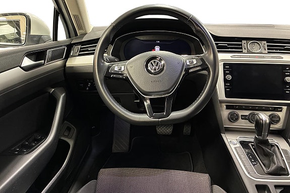 Volkswagen Passat 11 of 21