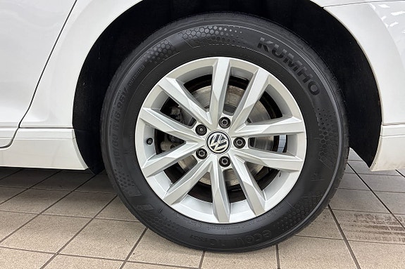Volkswagen Passat 17 of 21