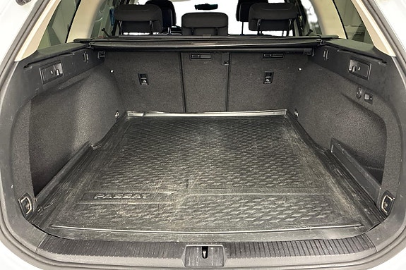 Volkswagen Passat 12 of 21
