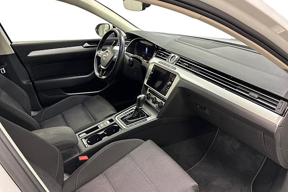 Volkswagen Passat 7 of 21