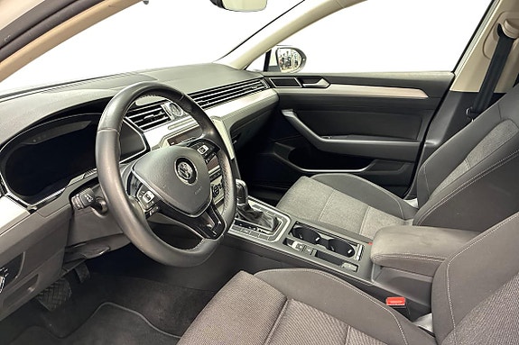 Volkswagen Passat 14 of 21