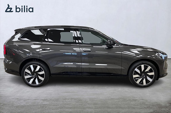 Volvo EX90 16 of 27