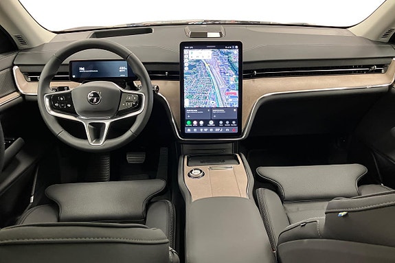 Volvo EX90 12 of 27