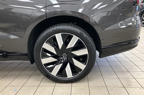 Volvo EX90 17 of 27