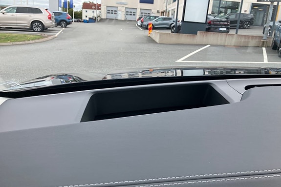 Volvo EX90 27 of 27
