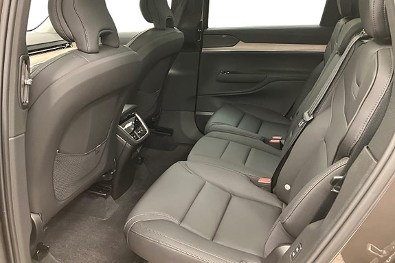 Volvo EX90 13 of 27