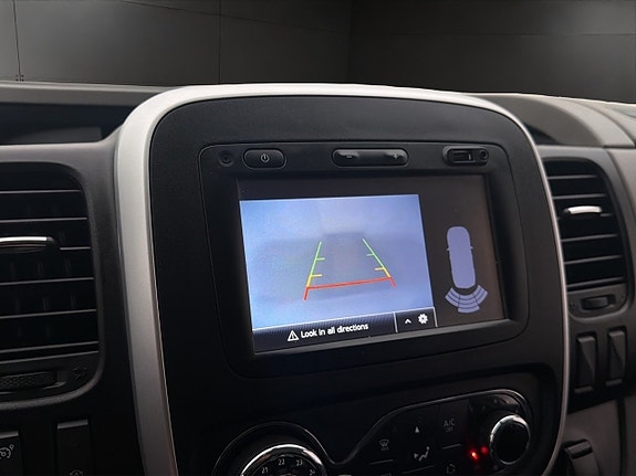 Nissan NV300 19 of 29