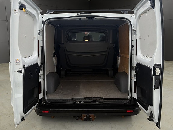 Nissan NV300 11 of 29