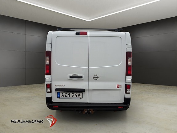 Nissan NV300 8 of 29