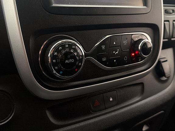 Nissan NV300 22 of 29