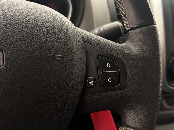 Nissan NV300 17 of 29