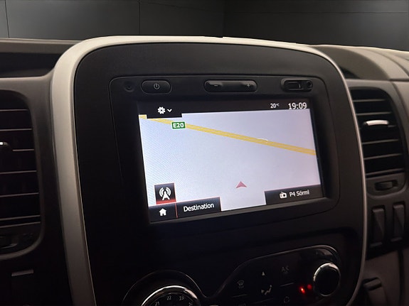 Nissan NV300 20 of 29