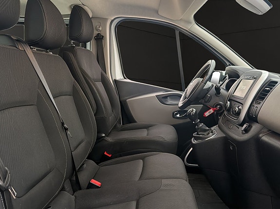 Nissan NV300 24 of 29