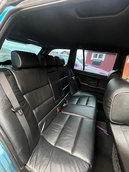 BMW 320i 4 of 9