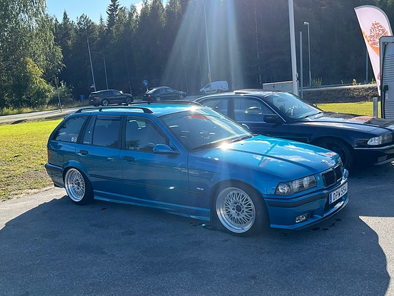 BMW 320i 2 of 9