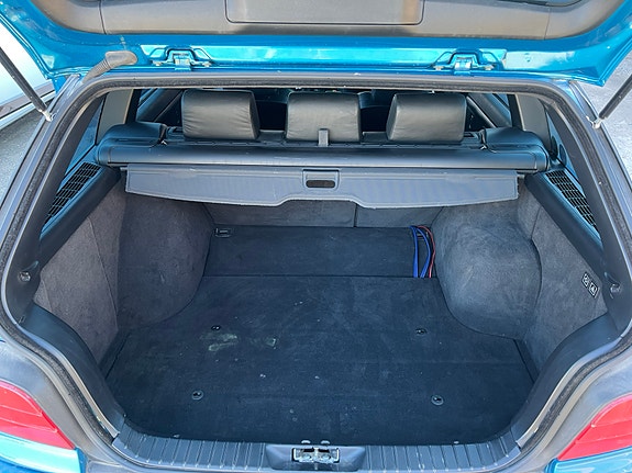 BMW 320i 5 of 9