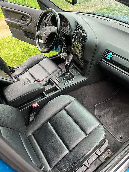 BMW 320i 3 of 9