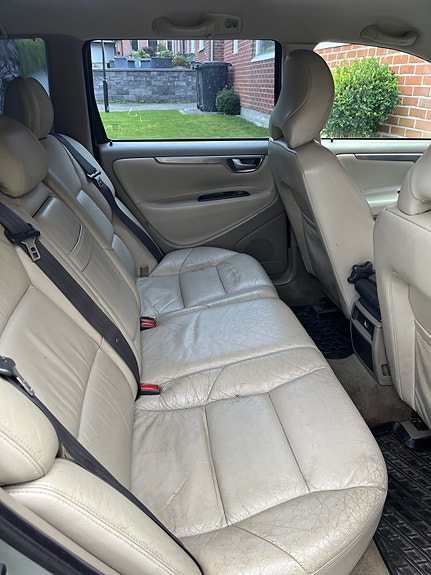 Volvo V70 3 of 7