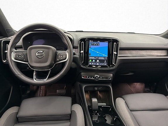 Volvo XC40 17 of 30