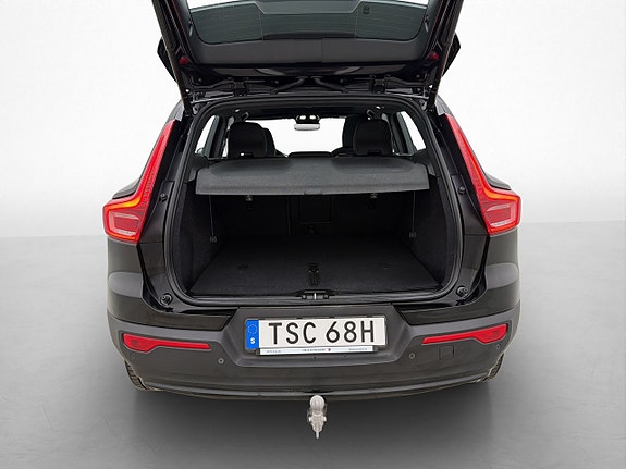 Volvo XC40 12 of 30