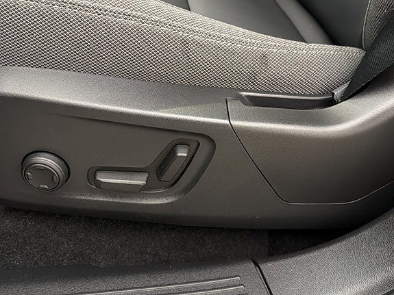 Volvo XC40 15 of 30