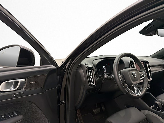 Volvo XC40 13 of 30