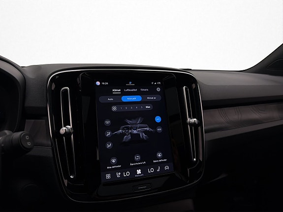 Volvo XC40 27 of 30