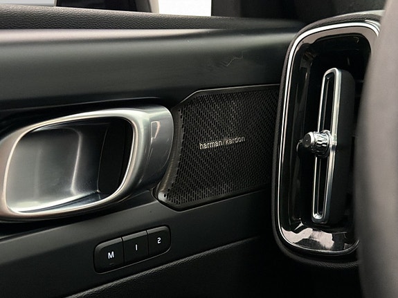 Volvo XC40 14 of 30