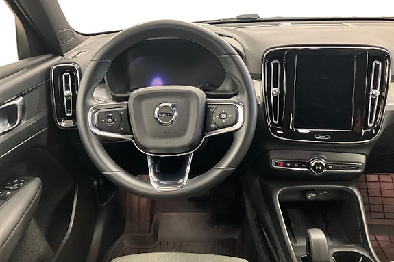 Volvo XC40 11 of 24