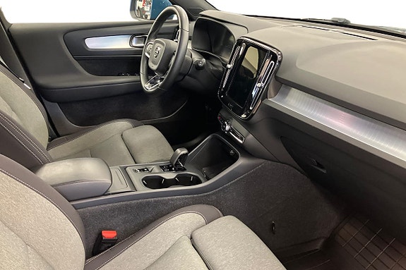 Volvo XC40 7 of 24