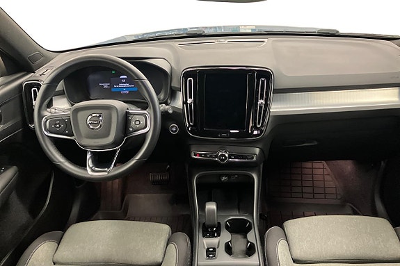 Volvo XC40 10 of 24