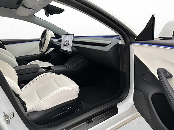 Tesla Model 3 29 of 30