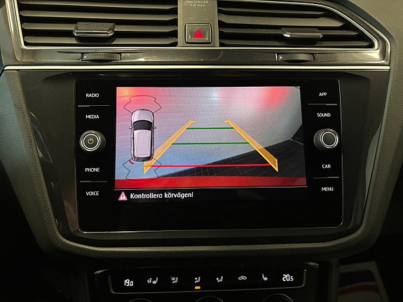 Volkswagen Tiguan 12 of 23