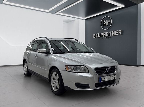 Volvo V50 3 of 16