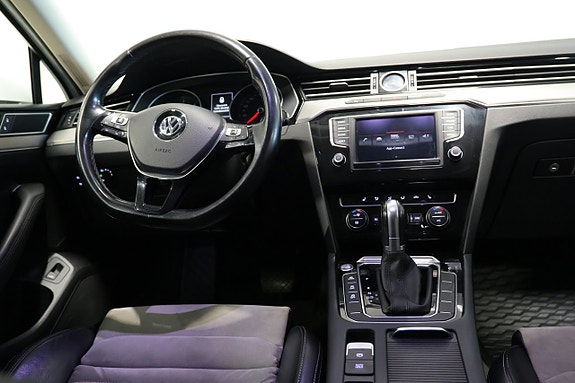 Volkswagen Passat 11 of 17