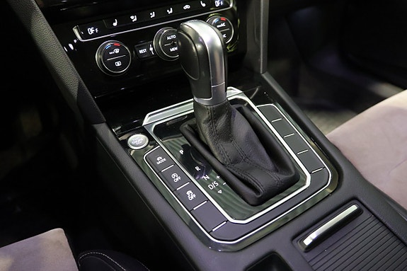 Volkswagen Passat 14 of 17