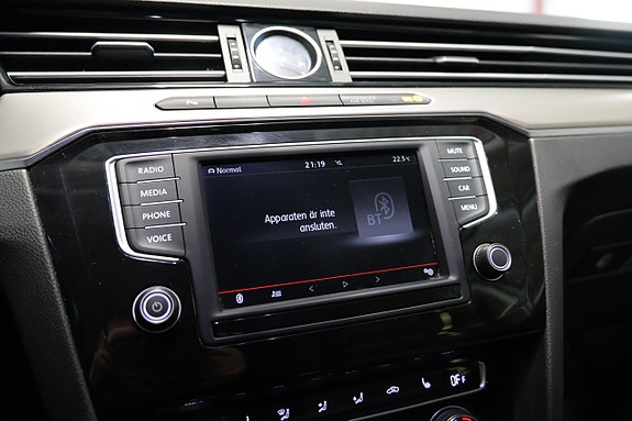 Volkswagen Passat 15 of 17