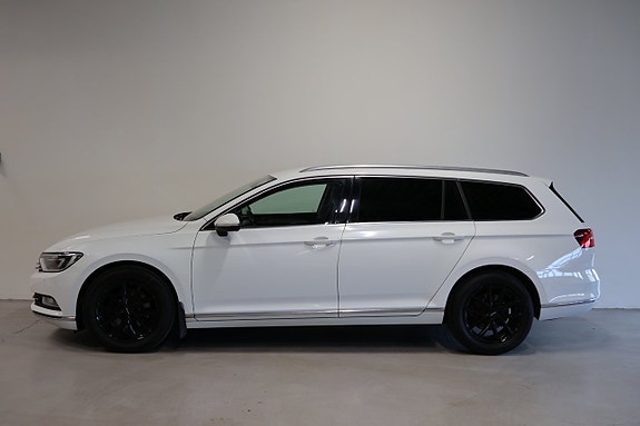 Volkswagen Passat 2 of 17