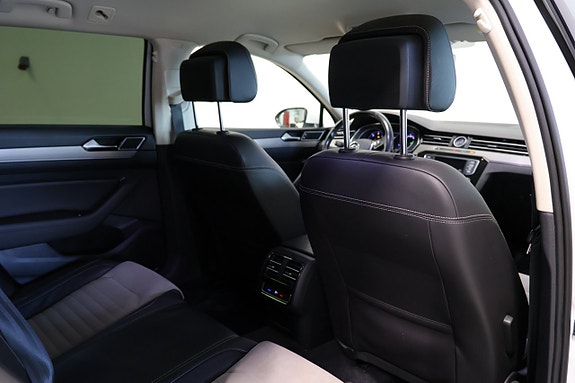 Volkswagen Passat 9 of 17