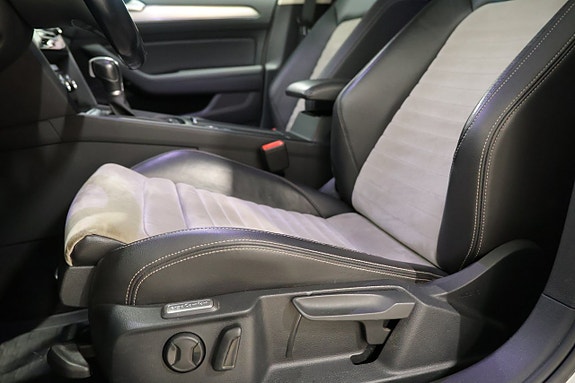 Volkswagen Passat 12 of 17