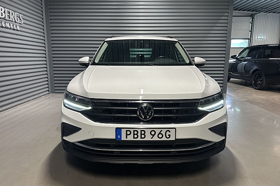 Volkswagen Tiguan 2 of 24