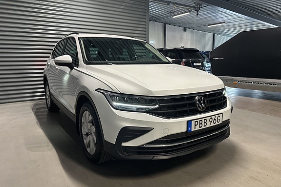 Volkswagen Tiguan 3 of 24