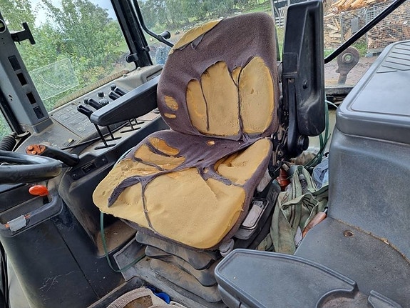 New Holland 8560 7 of 9