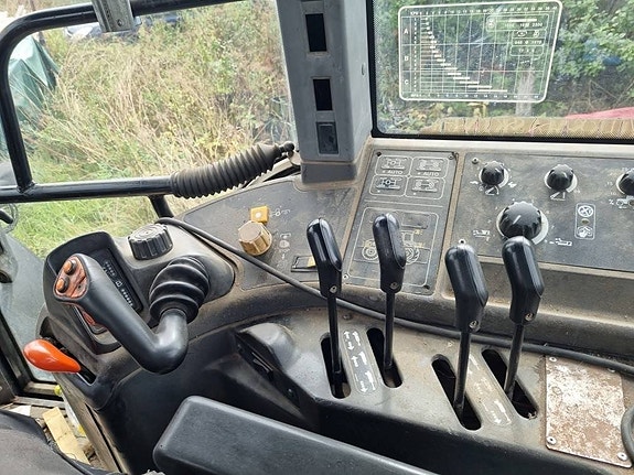 New Holland 8560 5 of 9