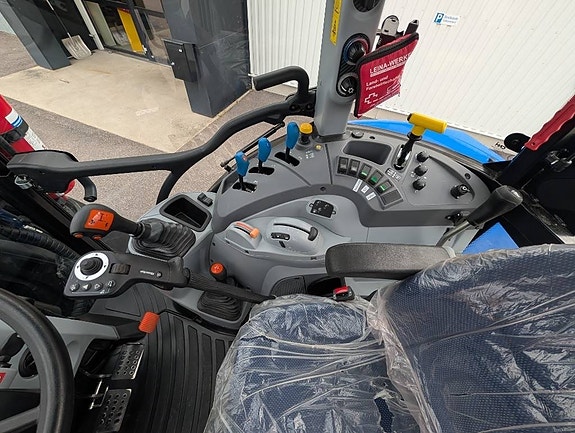 New Holland T5.110 11 of 16