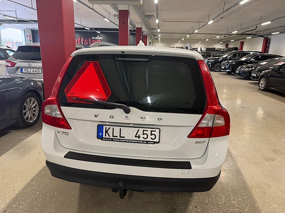 Volvo V70 2 of 9