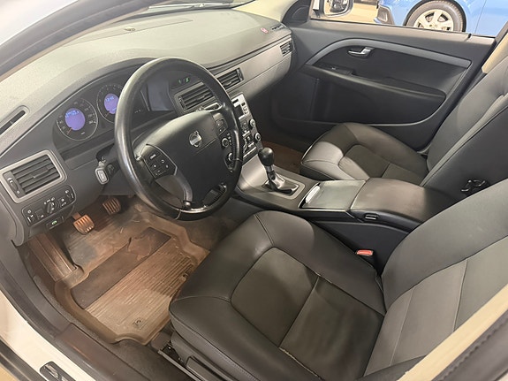 Volvo V70 8 of 9