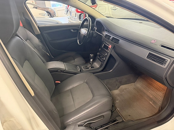Volvo V70 7 of 9